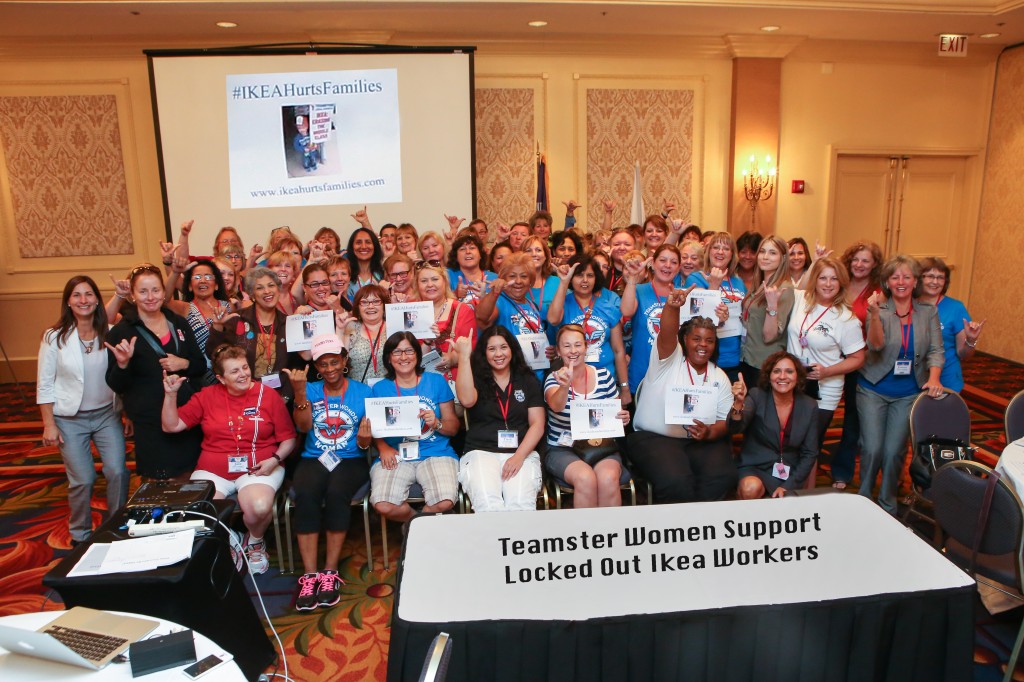 While taking part in the 2014 IBT Women’s Conference, the Canadian delegation showed their solidarity with Ikea’s employees. They also took the opportunity to discuss the continuing lock-out at Ikea in Richmond (British Columbia) and to show their support to families affected by this labour dispute.